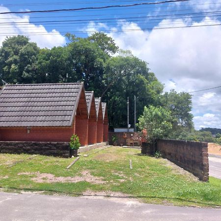 Pequena Pousada Pernottare Estacionamento Frente E Lado Publico Privado กรามาโด ภายนอก รูปภาพ