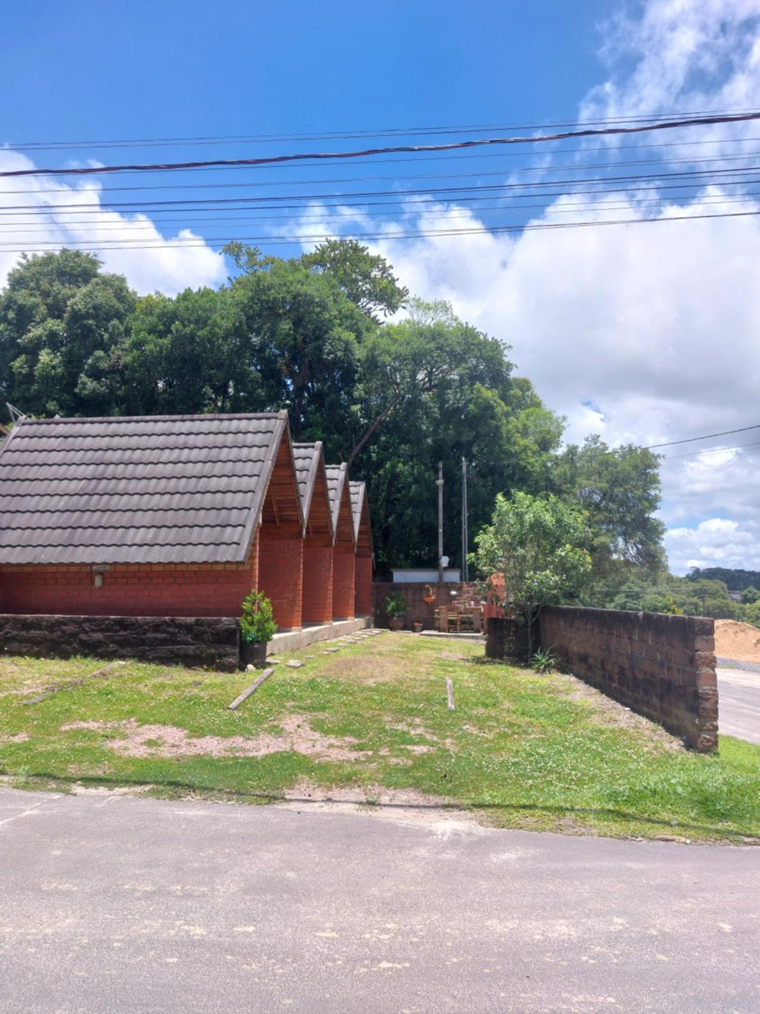 Pequena Pousada Pernottare Estacionamento Frente E Lado Publico Privado กรามาโด ภายนอก รูปภาพ