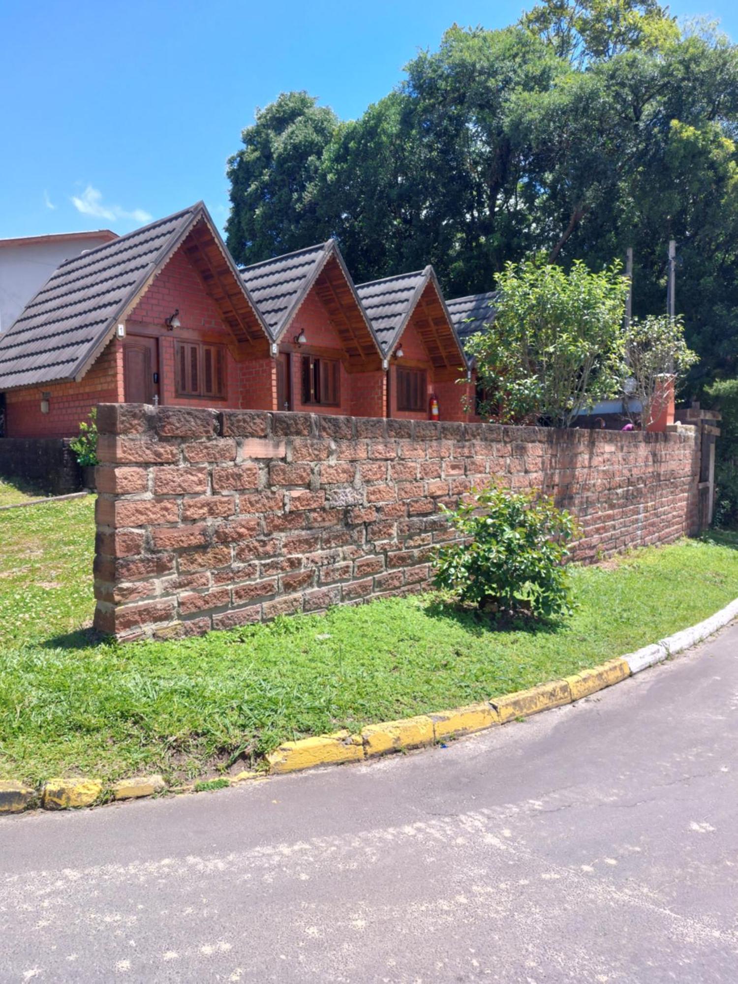 Pequena Pousada Pernottare Estacionamento Frente E Lado Publico Privado กรามาโด ภายนอก รูปภาพ
